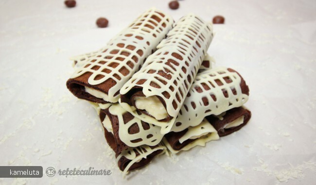 Imagine Reteta culinara Clatite Invelite in Ciocolata Alba cu Crema de Vanilie | 2review.ro