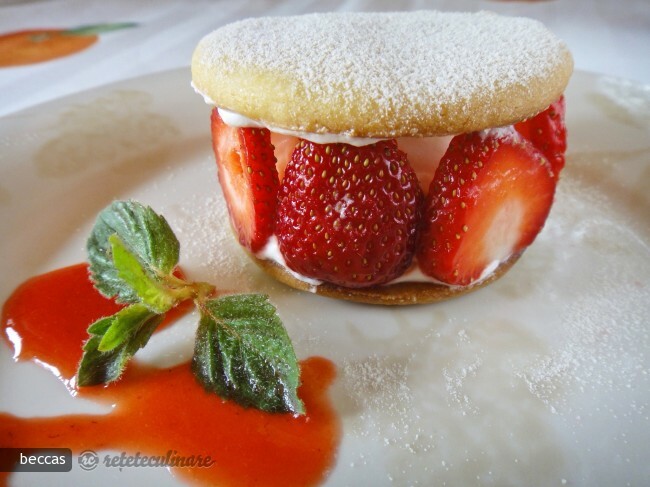 Imagine Reteta culinara Capsune cu Biscuiti Sable si Syllabub cu Citrice | 2review.ro