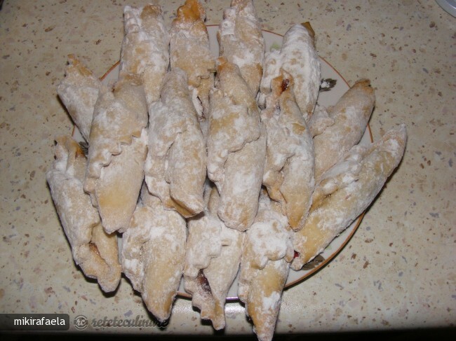 Imagine Reteta culinara Cornulete cu Gem (de Post) | 2review.ro