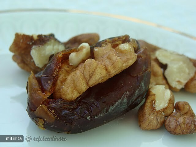 Imagine Reteta culinara Curmale cu Nuci | 2review.ro