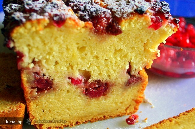 Imagine Reteta culinara Chec cu Urda, Capsuni si Coacaze Rosii | 2review.ro