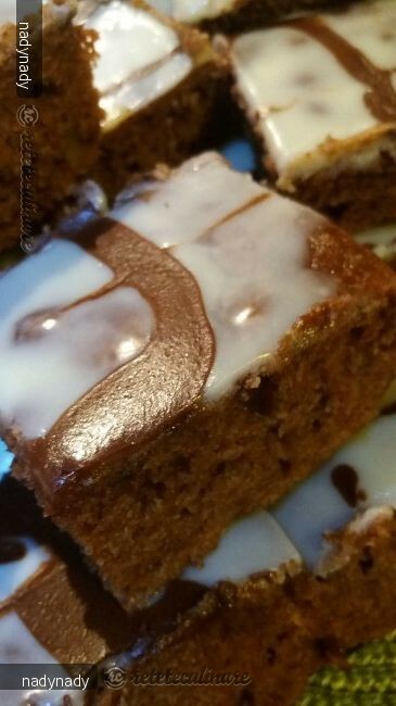 Imagine Reteta culinara Prajitura cu Gem de Prune si Glazura de Ciocolata | 2review.ro