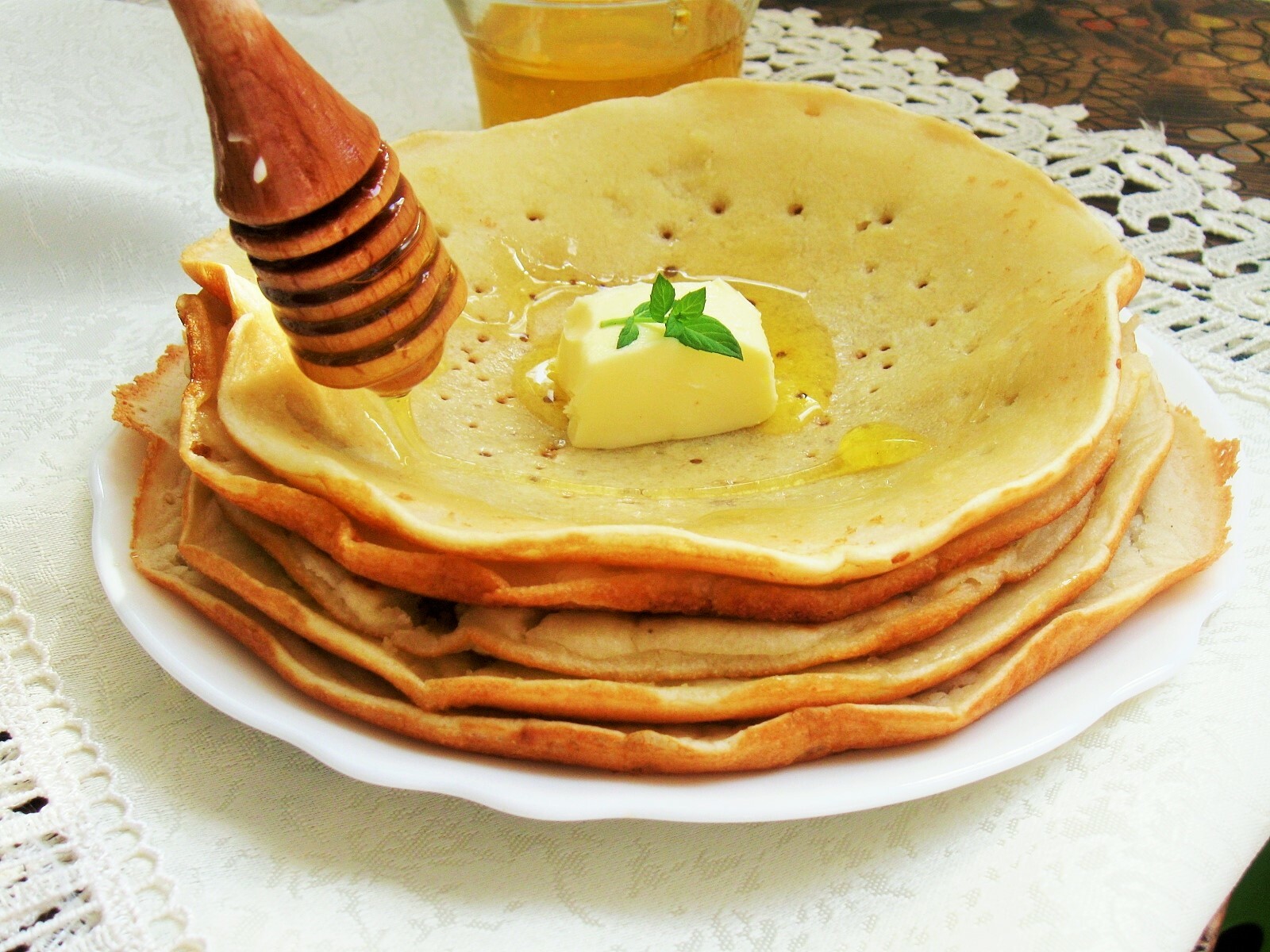 Imagine Reteta culinara Clatite cu unt si miere de albine | 2review.ro