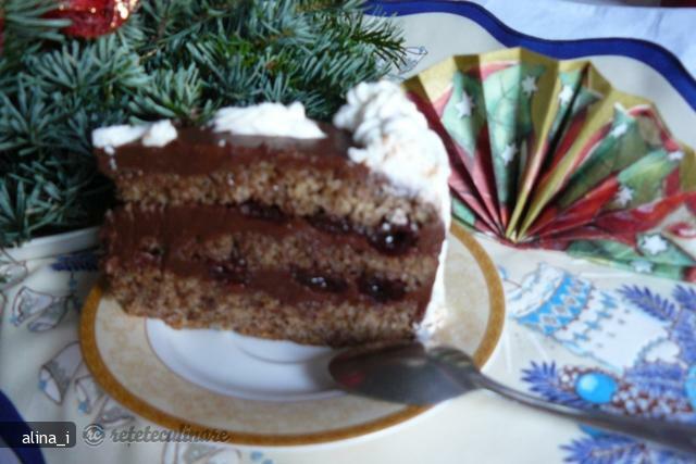 Imagine Reteta culinara Tort cu ciocolata si visine | 2review.ro