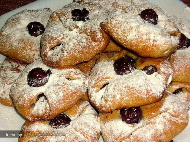 Imagine Reteta culinara Prajiturele cu Visine Impachetate | 2review.ro