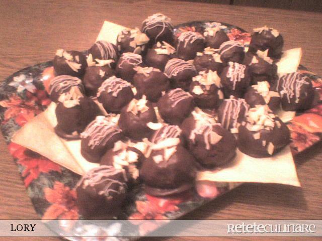 Imagine Reteta culinara Bilute din crema de nuci cu ciocolata | 2review.ro