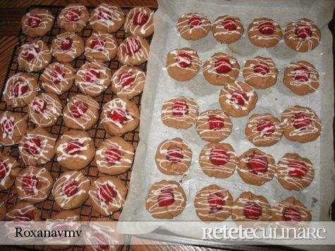 Imagine Reteta culinara Prajiturele de ciocolata cu cirese | 2review.ro