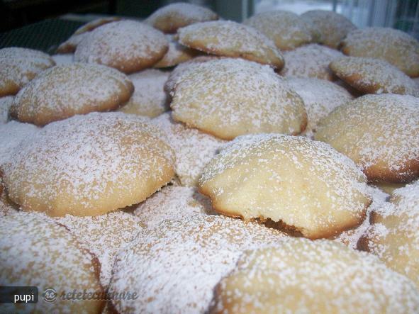 Imagine Reteta culinara Biscuiti Moi cu Suc de Lamaie (soft Lemon Cookies) | 2review.ro