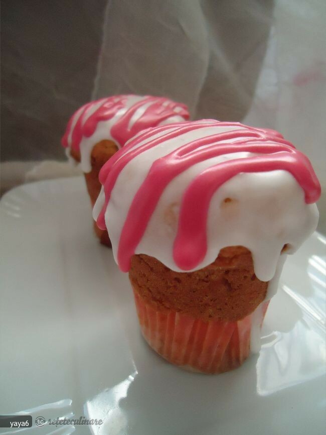 Imagine Reteta culinara Muffins cu Gem de Prune Rosii | 2review.ro