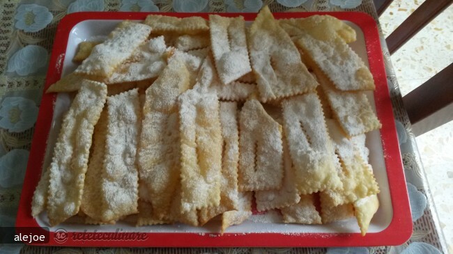 Imagine Reteta culinara Chiacchiere Sau Frappe | 2review.ro