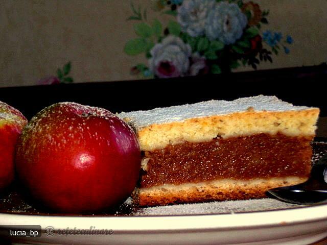 Imagine Reteta culinara Prajitura cu Mere si Sos de Vanilie | 2review.ro