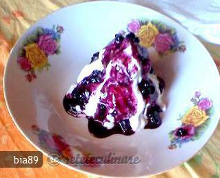 Imagine Reteta culinara Reţetă de preparare a papanaşilor cu Smântână și Dulceață | 2review.ro