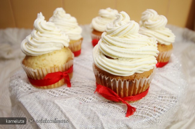 Imagine Reteta culinara Cupcakes cu ciocolata alba | 2review.ro
