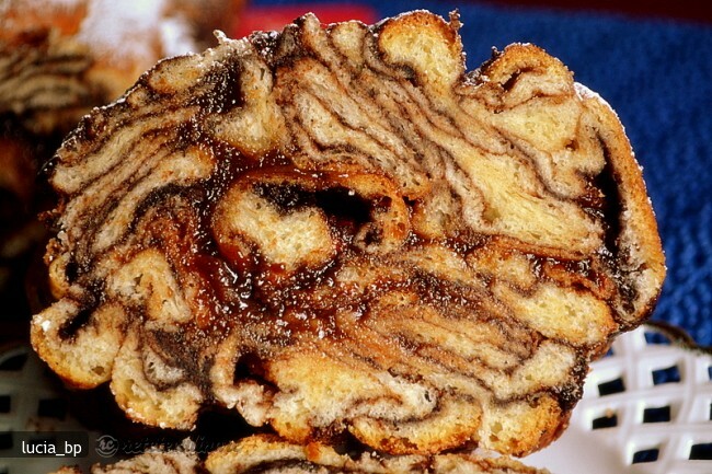 Imagine Reteta culinara Cozonac din Fasii Rasucite, Umplut cu Ciocolata | 2review.ro