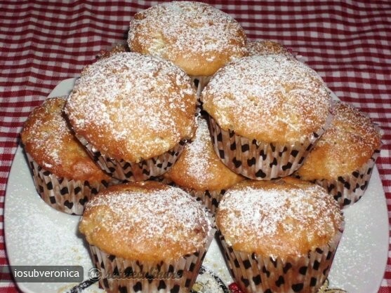 Imagine Reteta culinara Briose cu Cioolata si Ananas | 2review.ro