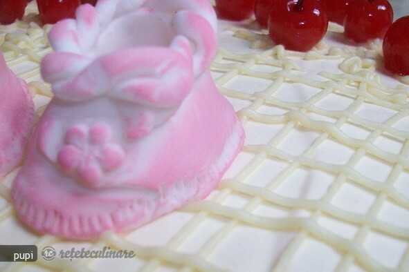 Imagine Reteta culinara Botosei de Bebelusi (din Fondant) | 2review.ro