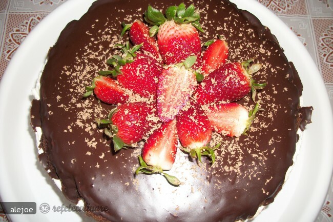 Imagine Reteta culinara Tort cu Ciocolata si Capsuni | 2review.ro