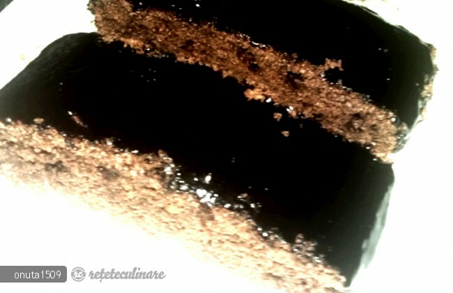 Imagine Reteta culinara Negresa Pufoasa cu Glazura | 2review.ro
