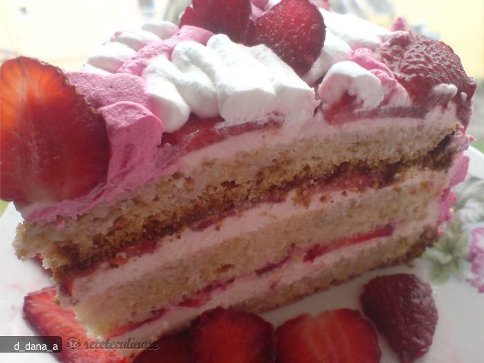 Imagine Reteta culinara Tort cu Capsuni si Lichior de Fructe de Padure | 2review.ro