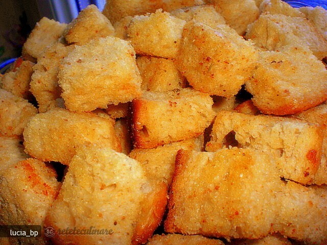 Imagine Reteta culinara Crutoane de Paine | 2review.ro