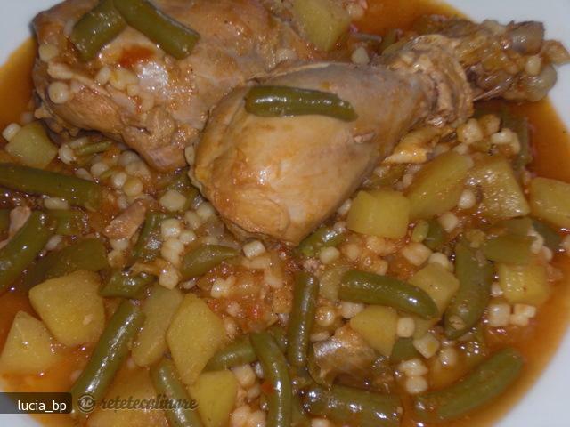 Imagine Reteta culinara Ostropel de Pui cu Paste si Fasole Verde | 2review.ro