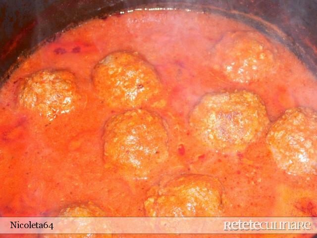 Imagine Reteta culinara Chiftele cu sos de rosii | 2review.ro