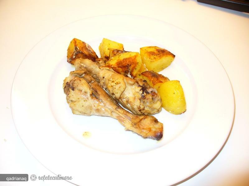 Imagine Reteta culinara Pulpe de Pui si Cartofi cu Sos Pesto | 2review.ro