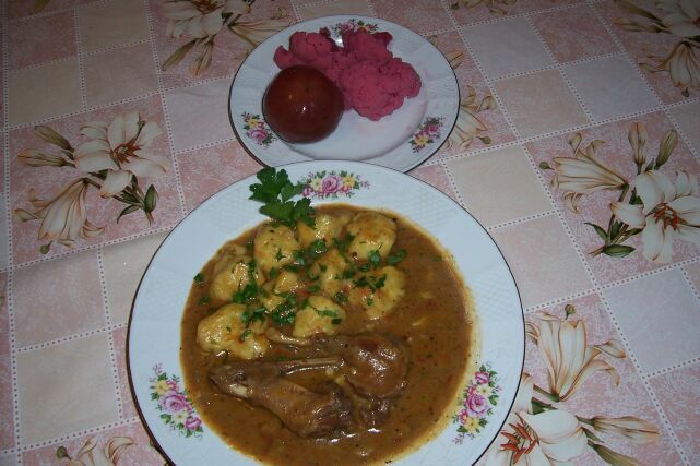 Imagine Reteta culinara Gulyas cu rata salbatica si gomboc de cartofi | 2review.ro