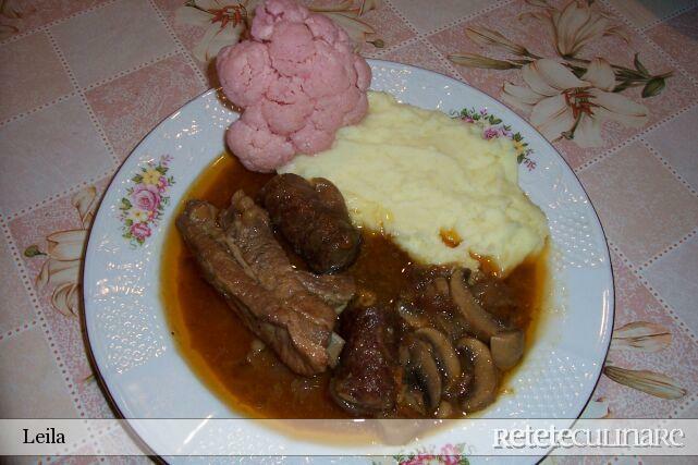 Imagine Reteta culinara Costite cu carnati afumati la cuptor | 2review.ro