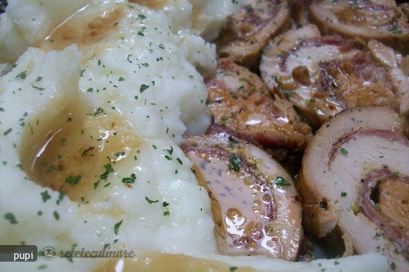 Imagine Reteta culinara Rulada din Piept de Curcan Umplut | 2review.ro