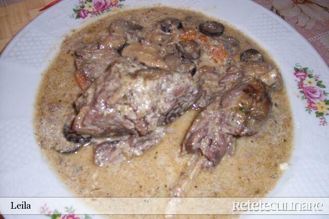 Imagine Reteta culinara Iepure salbatic cu masline si smantana | 2review.ro