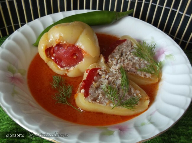 Imagine Reteta culinara Ardei umplut cu carne de porc si morcov | 2review.ro