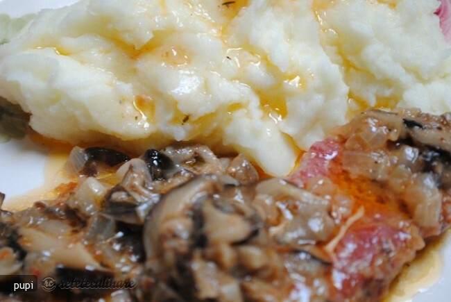 Imagine Reteta culinara Carne de Vita cu Ciuperci la tigaie | 2review.ro