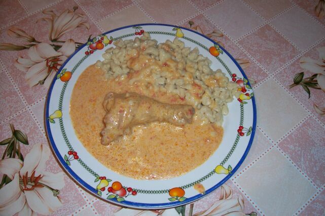 Imagine Reteta culinara Tocanita de pui cu smantana (Tejfolos csirke) | 2review.ro