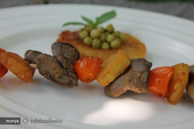 Imagine Reteta culinara Frigarui de Ficatei cu Ananas pe Pat de Mazare | 2review.ro