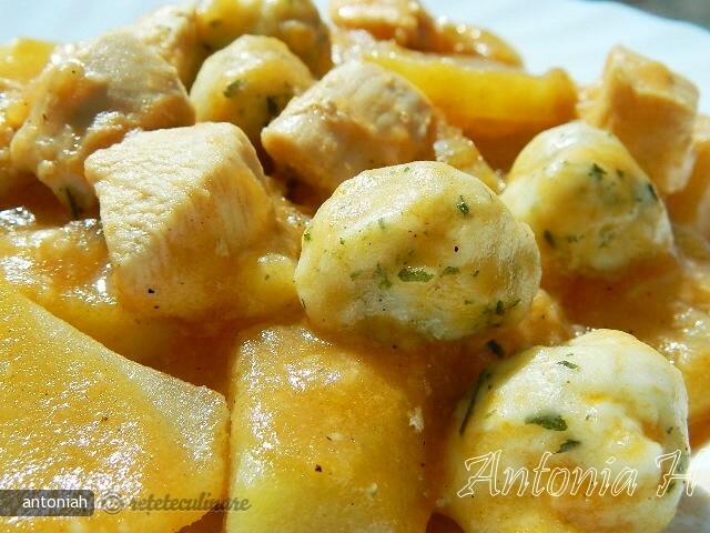 Imagine Reteta culinara Papricas de Cartofi cu Galuste si Carne de Pui | 2review.ro