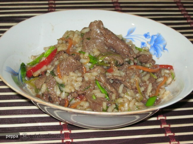 Imagine Reteta culinara Muschi de Vita la Wok cu Orez si Zarzavat | 2review.ro