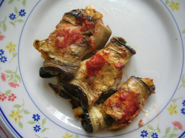 Imagine Reteta culinara Rulouri de vinete cu pui sau sunca | 2review.ro