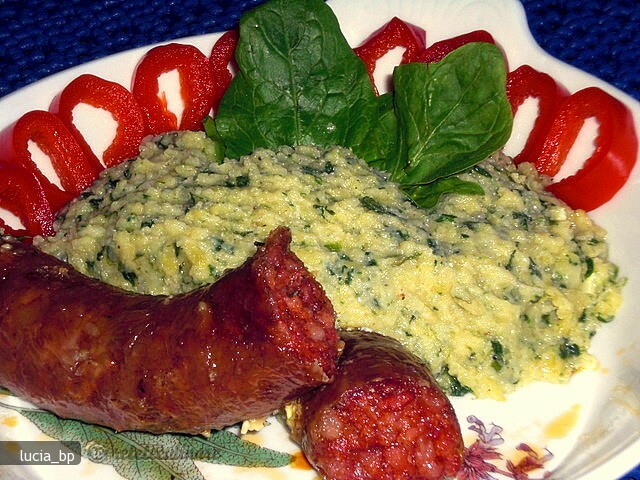 Imagine Reteta culinara Carnati Prajiti si Piure de Cartofi cu Spanac | 2review.ro