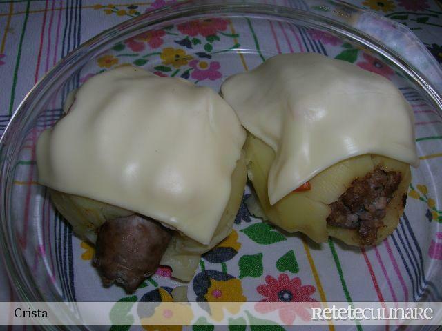 Imagine Reteta culinara Cartof umplut cu cirnat prajit | 2review.ro