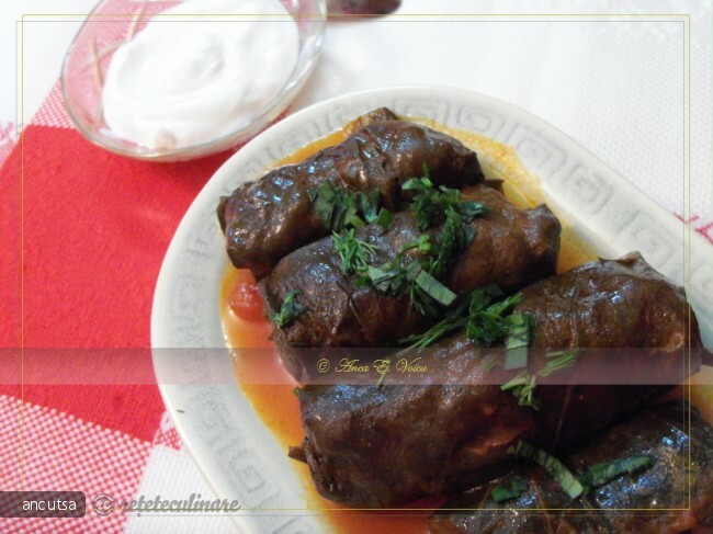 Imagine Reteta culinara Sarmale in foi de vita | 2review.ro