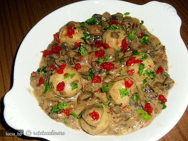 Imagine Reteta culinara Ciuperci cu Galuste | 2review.ro