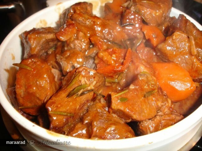 Imagine Reteta culinara Beef Bourgugnion | 2review.ro