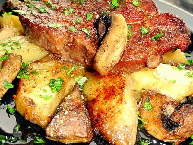 Imagine Reteta culinara Ceafa Marinata si Legume, la Cuptor | 2review.ro