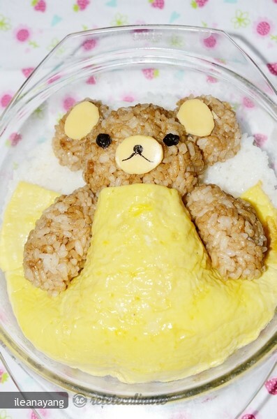 Imagine Reteta culinara Orez cu Pui in Sos de Curry, in Forma de Ursulet | 2review.ro