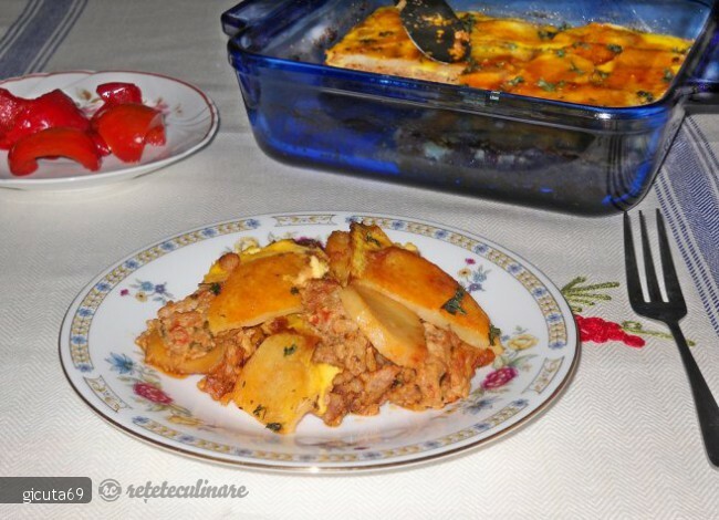 Imagine Reteta culinara Musaca cu cartofi si carne de porc | 2review.ro
