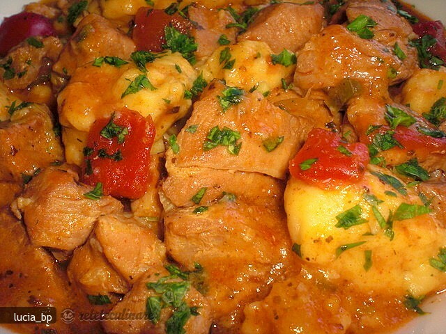 Imagine Reteta culinara Tocanita din Carne de Porc cu Galuste | 2review.ro