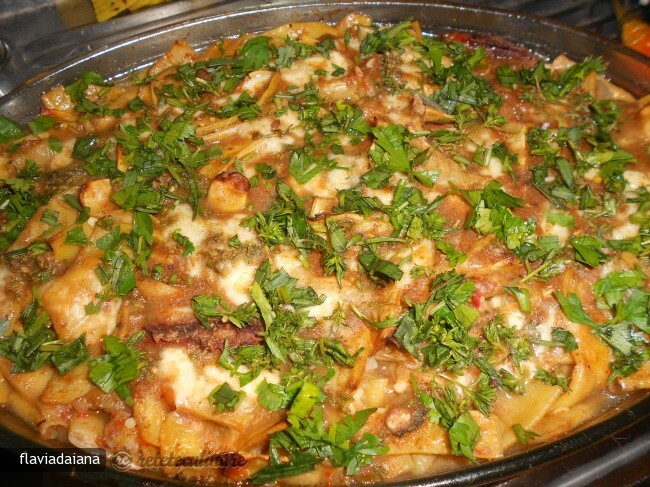 Imagine Reteta culinara Fasole Verde cu Carne de Vitel Aromat la Cuptor | 2review.ro