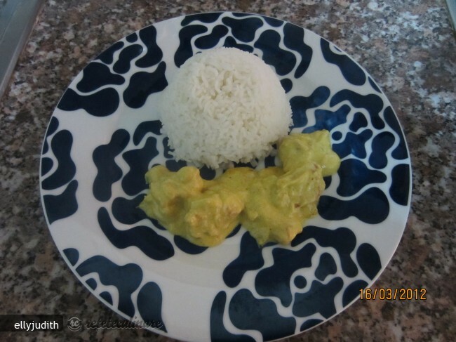 Imagine Reteta culinara Orez Thailandez cu Piept de Pui in Sos de Curry | 2review.ro