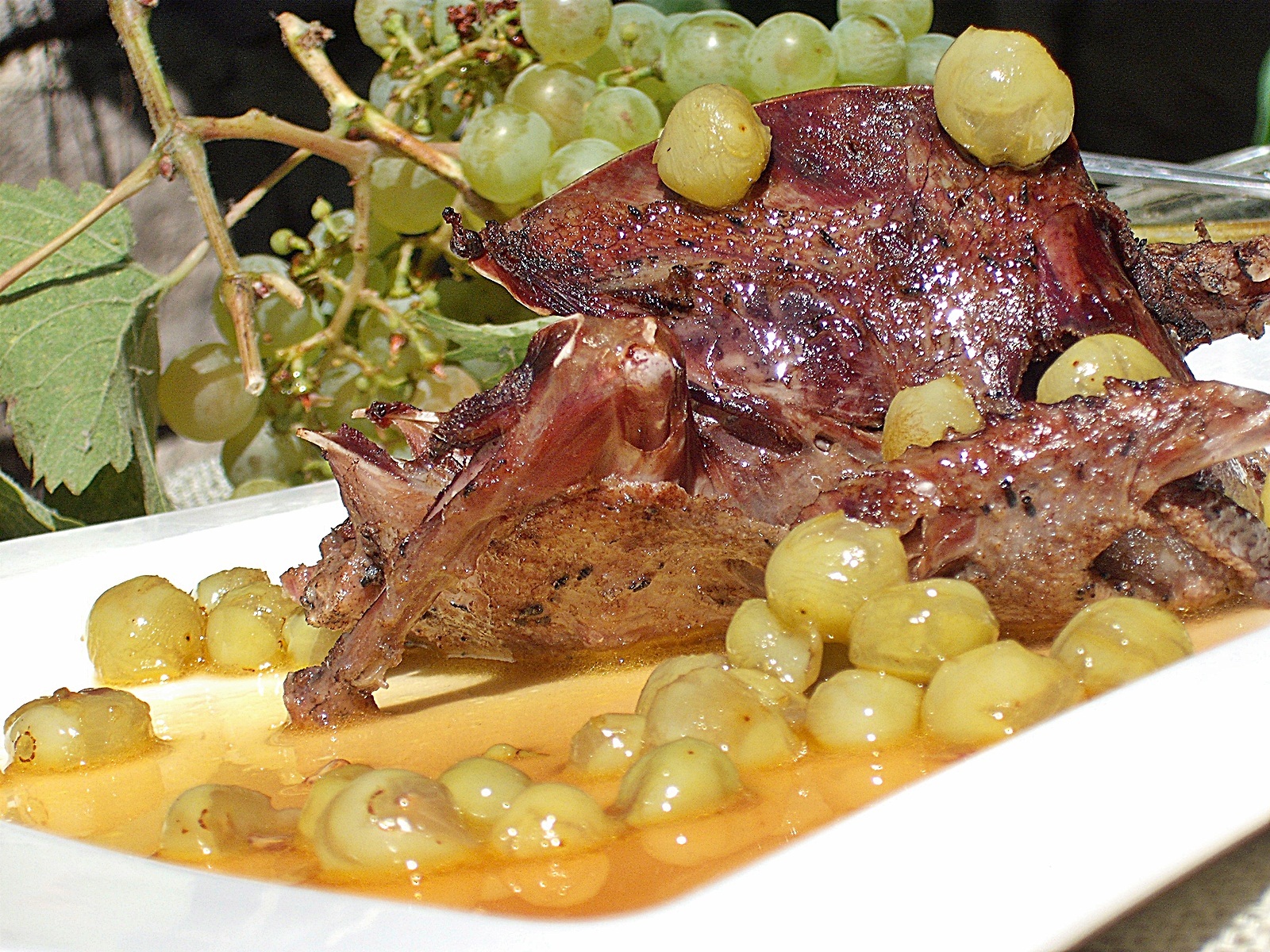 Imagine Reteta culinara Porumbei cu sos dulce acrisor de struguri | 2review.ro